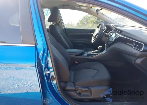 2020 Toyota Camry Le Hybrid z USA, uszkodzony, nr VIN 4T1C31AK3LU012193